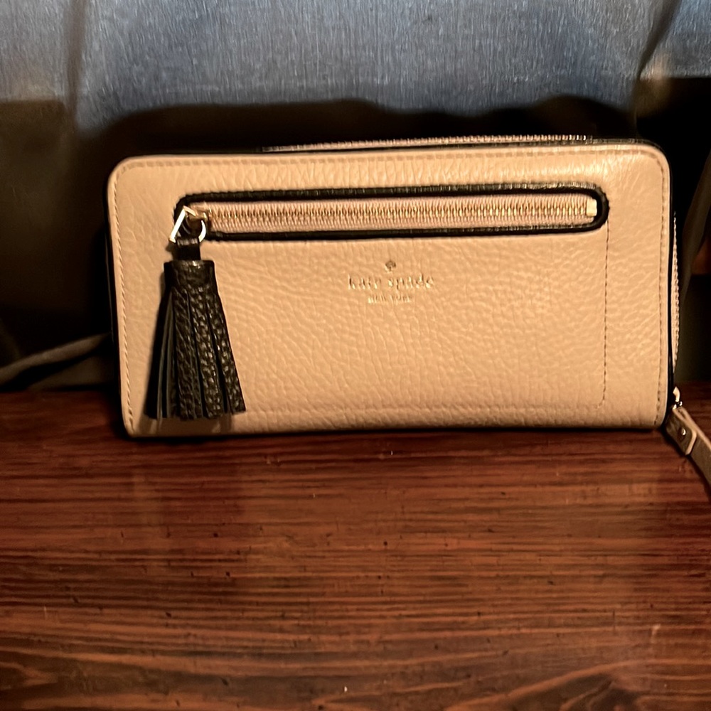 NWOT Beige medium to large Kate Spade shoulder bag with strap, Matching wallet.